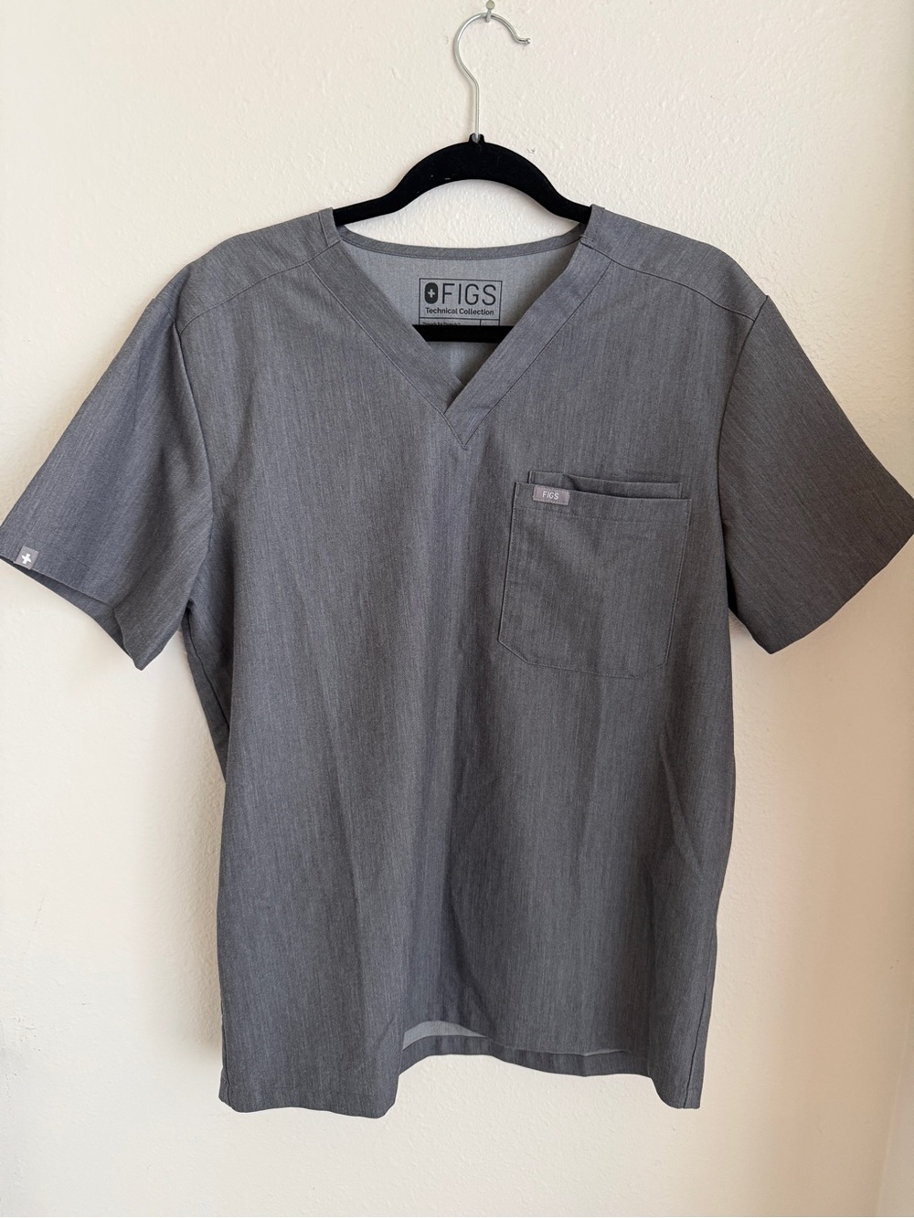Figs Men’s Gray V-Neck Short Sleeve Scrub Top